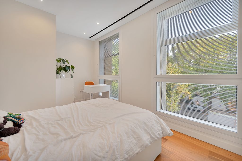 Property photo 3 of 7 Photo 03