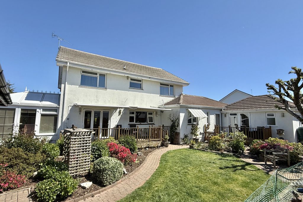 Property photo 1 of 31 5 Bedroom Detached For Sale