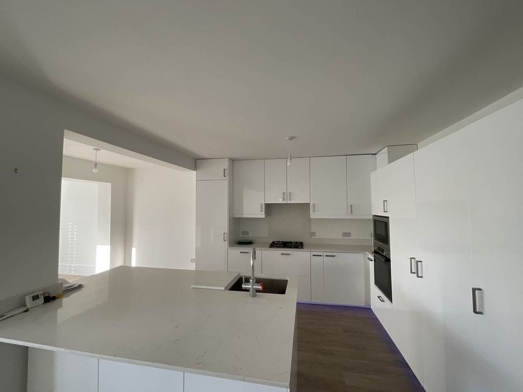 Property photo 3 of 12 67 Southdown Kitchen 1