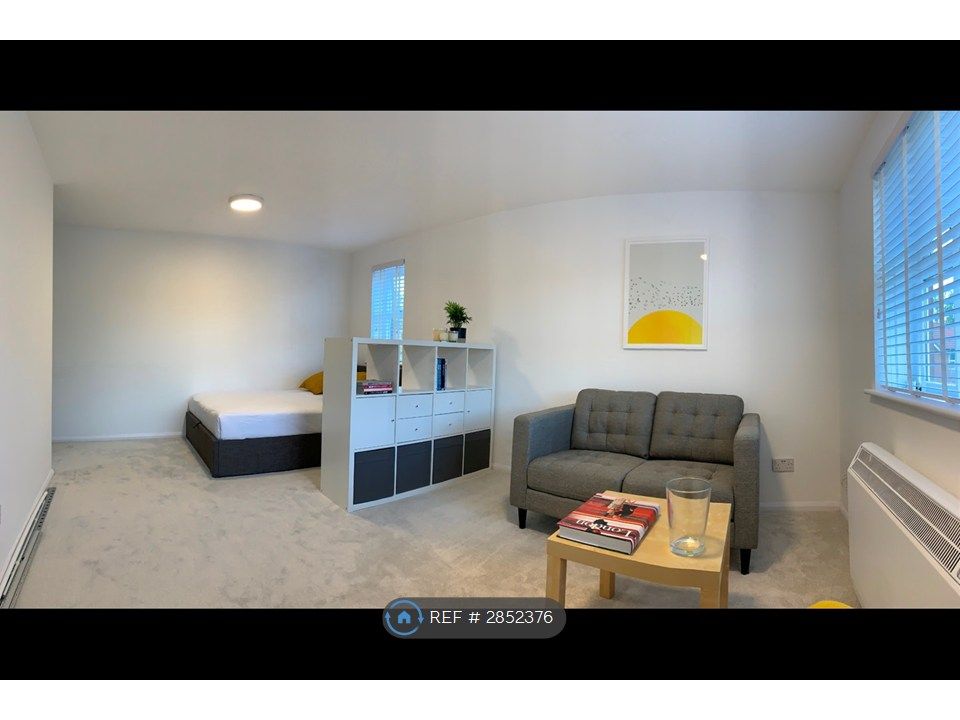 Property photo 2 of 25 Lounge And Bed