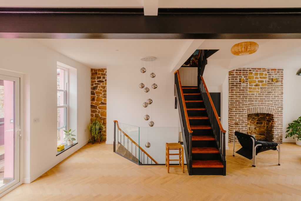 Property photo 1 of 30 Croft-7-Mercatoria-Interior-1