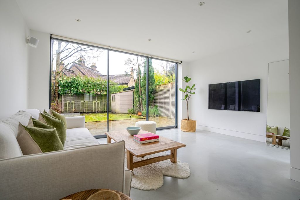 Property photo 3 of 13