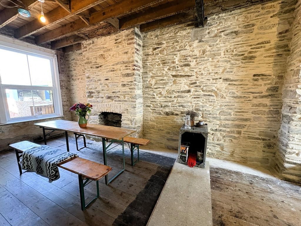Property photo 3 of 27