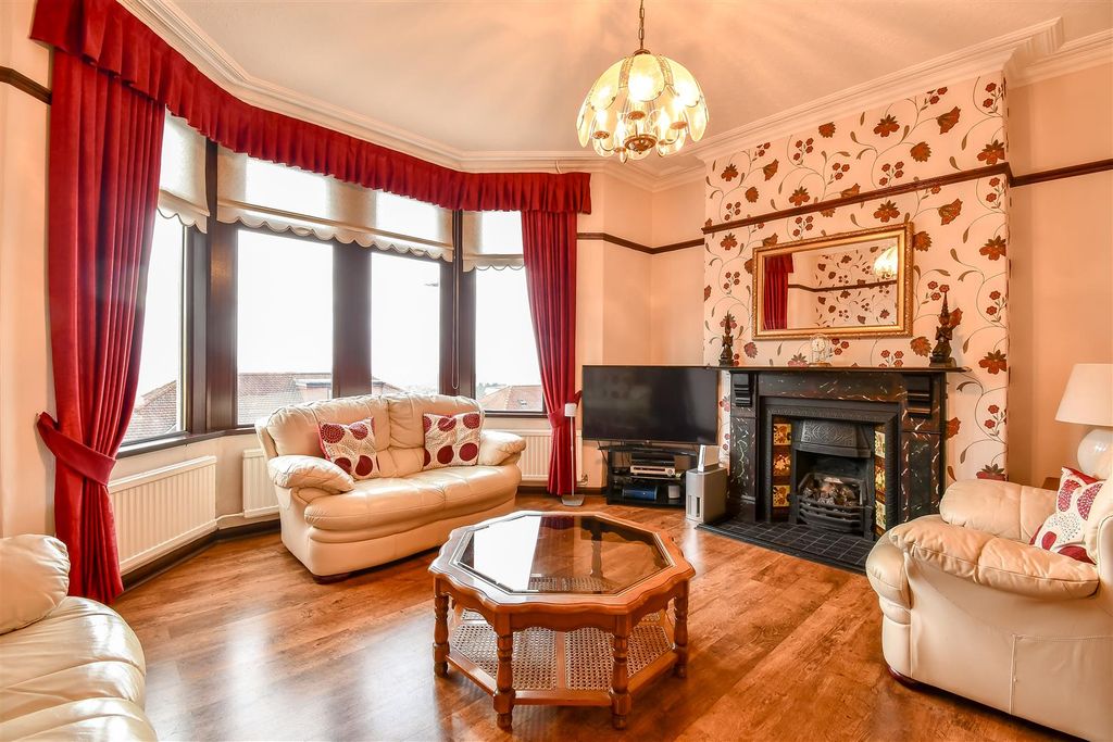 Property photo 2 of 35 Living Room