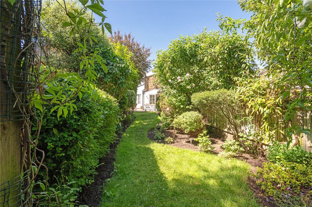 Property photo 2 of 19 Garden