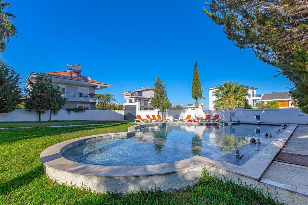 Property photo 3 of 23 Striking Villa With Private Spa Facilities For Sale In Belek - Landscaped Outdoor Space And Pool
