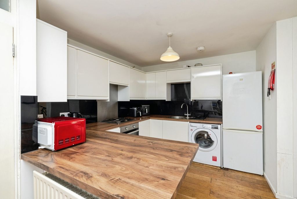 Property photo 3 of 19 Pbox-Img.Jpg