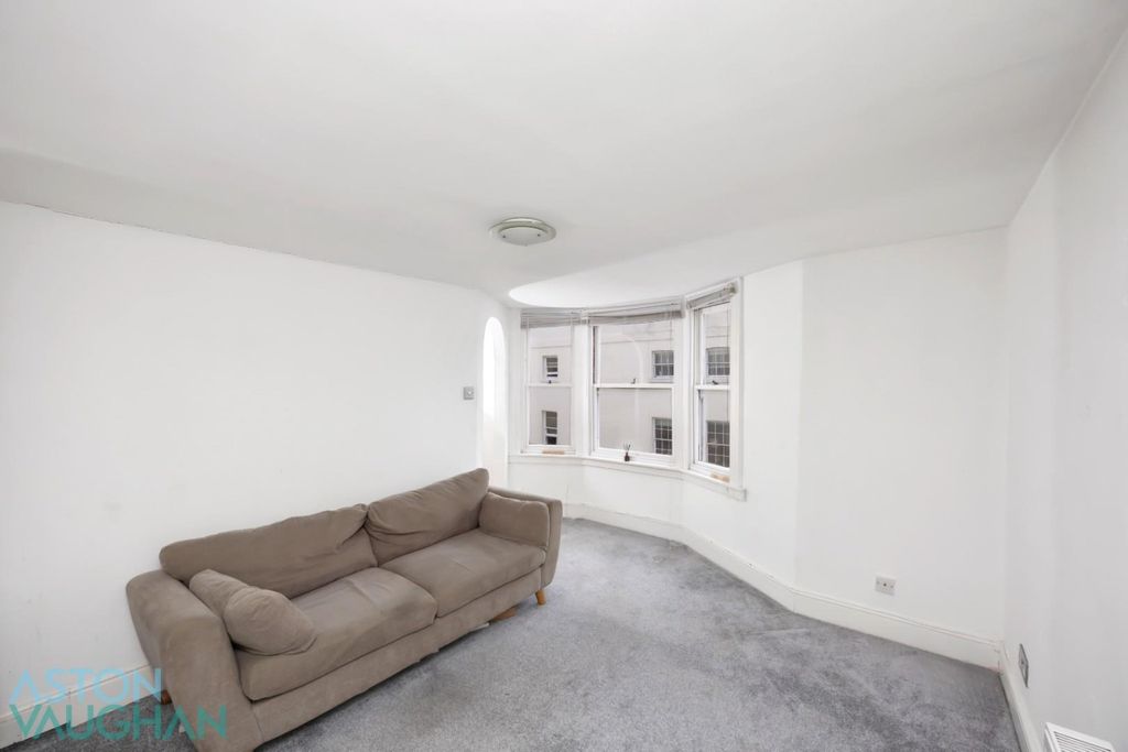 Property photo 3 of 9 4706352