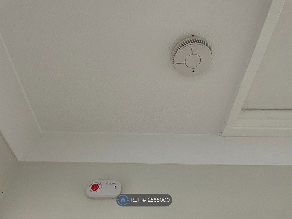 Property photo 3 of 25 Smoke And Carbon Monoxide Alarms