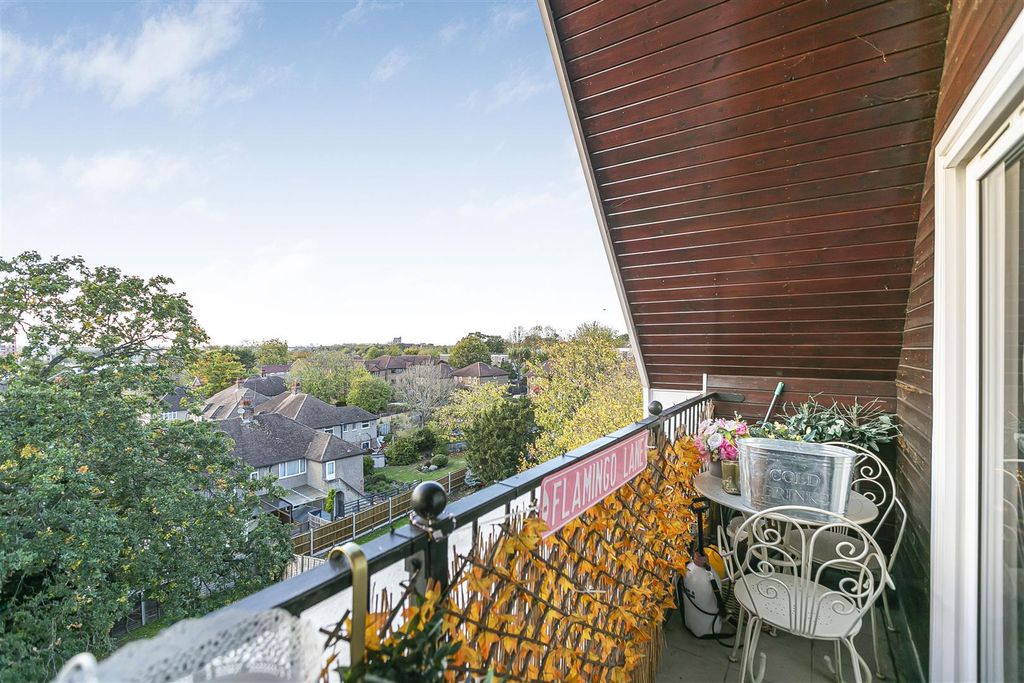 Property photo 3 of 14 6_66467.Jpg