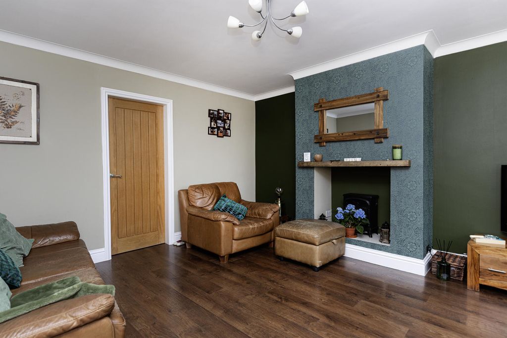 Property photo 3 of 27 Living Room