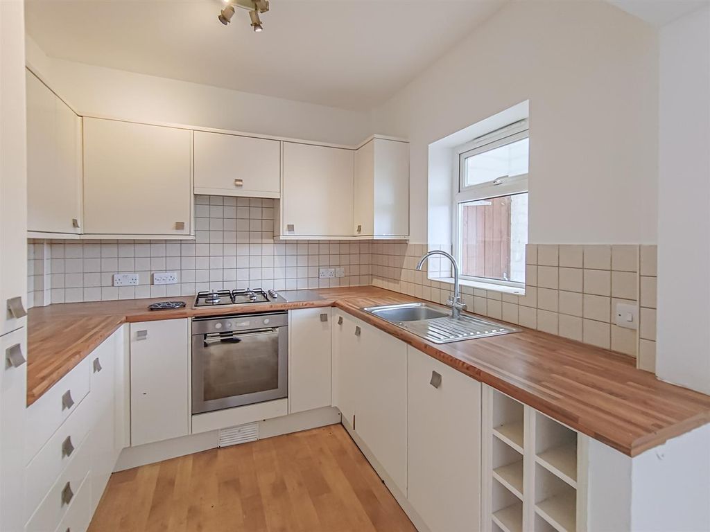 Property photo 2 of 16 Kitchen