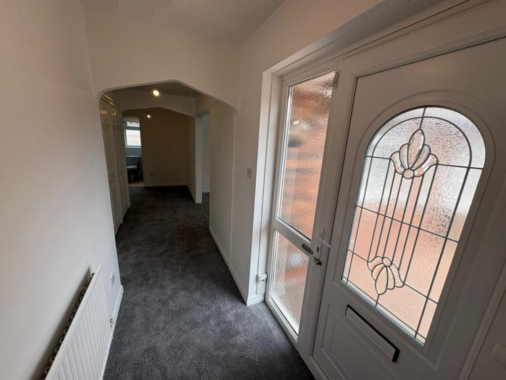 Property photo 2 of 11 Entrance Hall