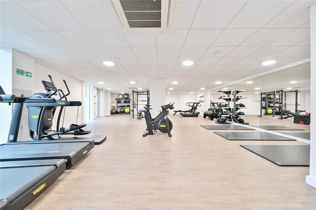 Property photo 2 of 17 Picture No. 24