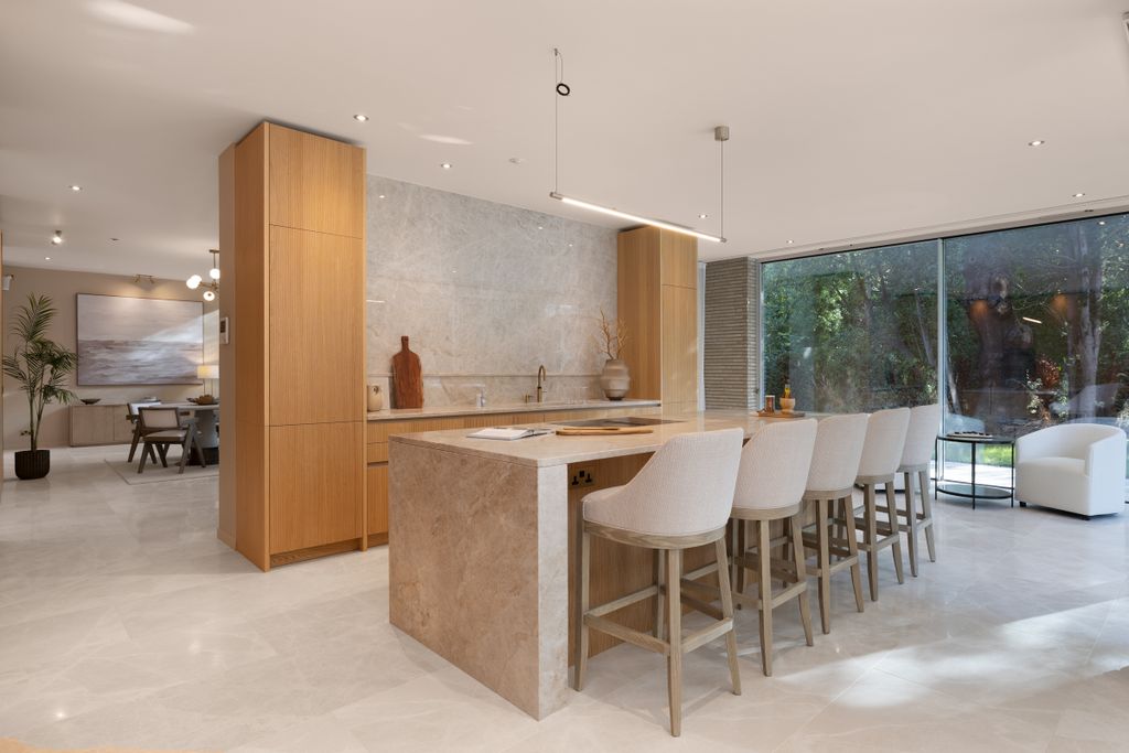 Beechworth Close, Hampstead, London NW3 photo 4