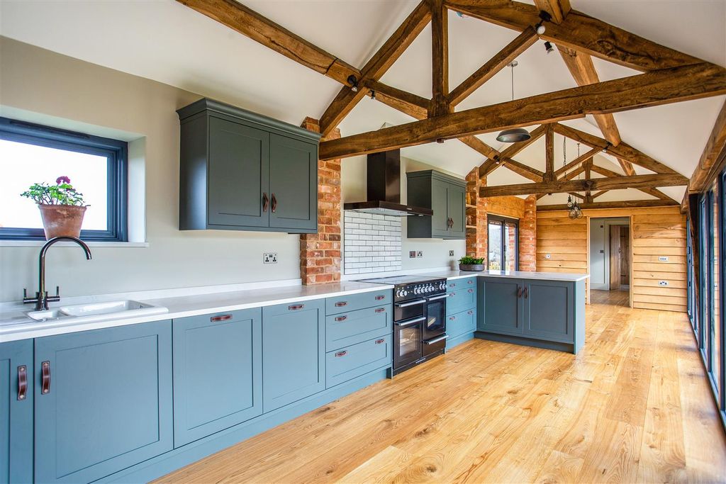 Property photo 3 of 25