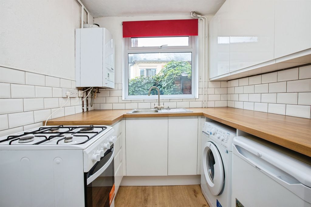 Property photo 3 of 18
