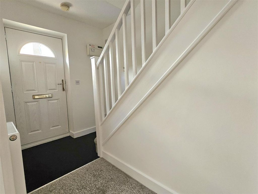 Property photo 2 of 10 Entrance Hallway