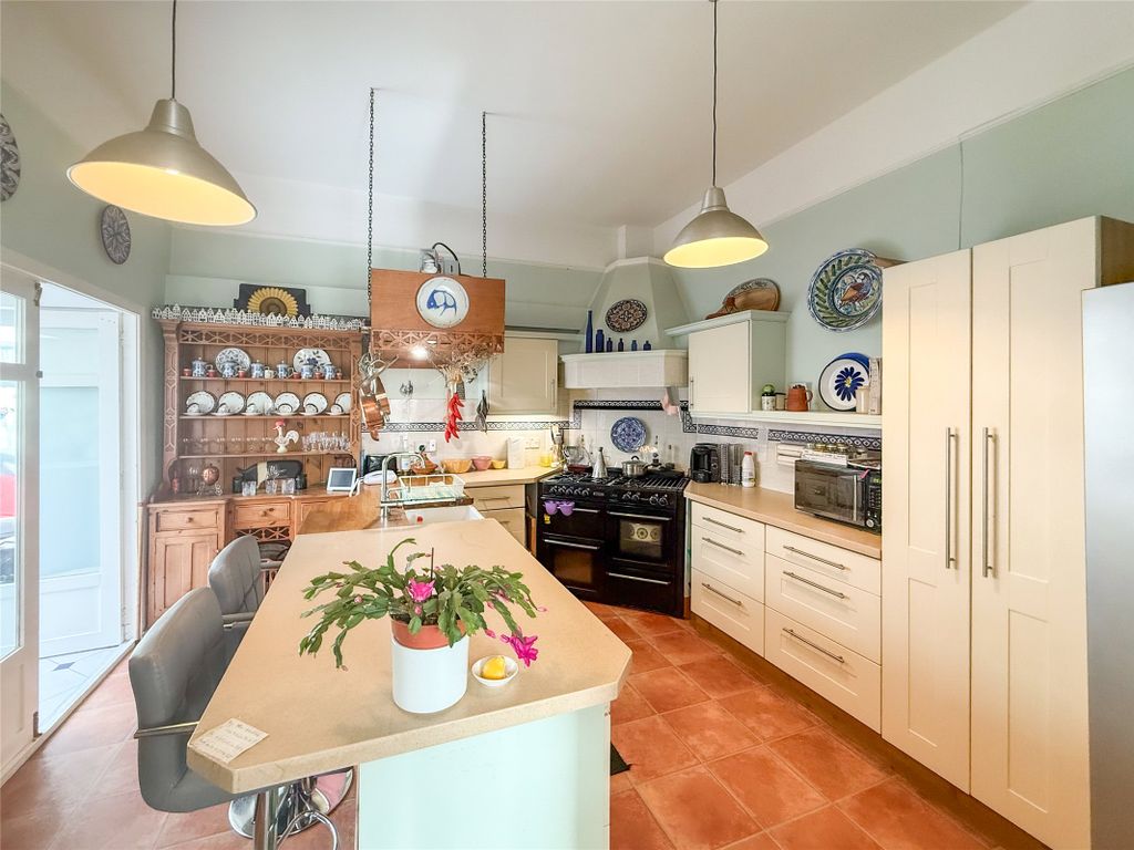 Property photo 3 of 29 Breakfasting Kitchen