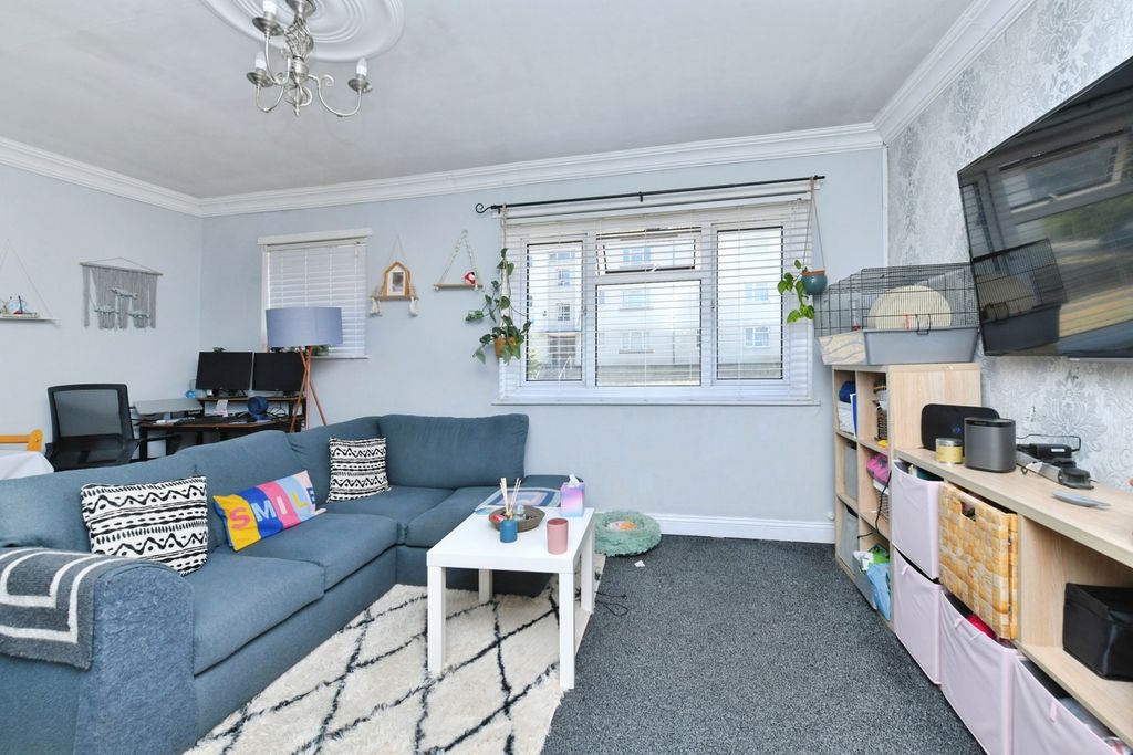 Property photo 3 of 17 Pbox-Img.Jpg