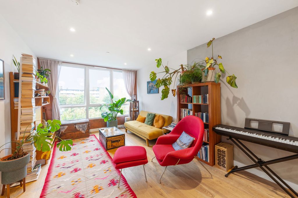 Property photo 2 of 27