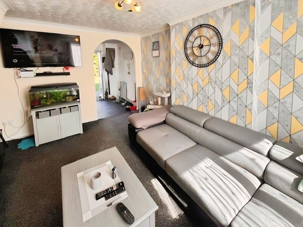 Property photo 2 of 11 Lounge
