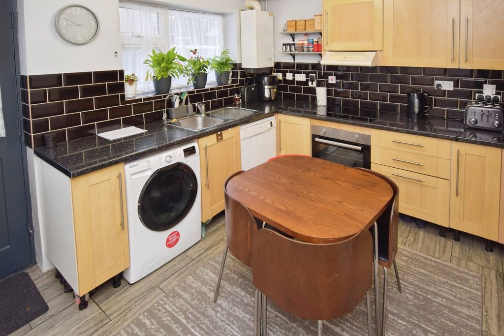 Property photo 2 of 20 Kitchen