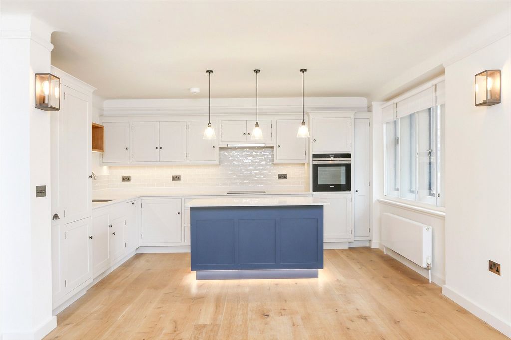 Property photo 2 of 14 Kitchen
