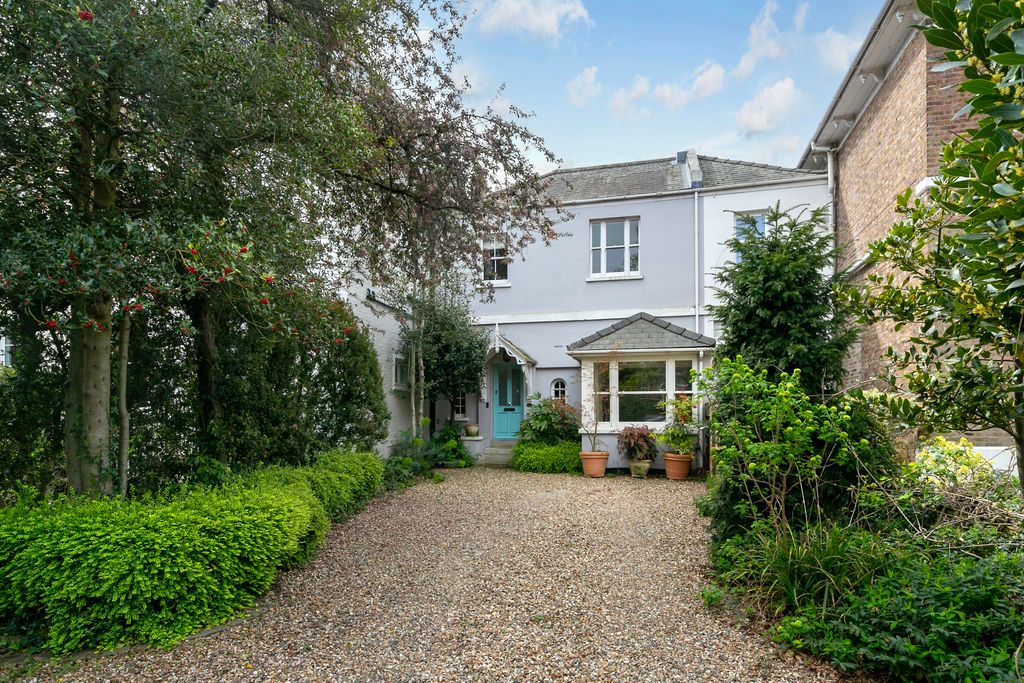 Property photo 1 of 26 Palace Road, East Molesey