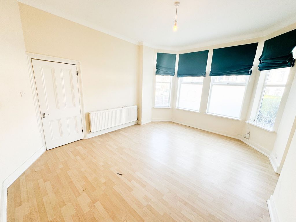 Property photo 3 of 19 Fillebrook Road E11