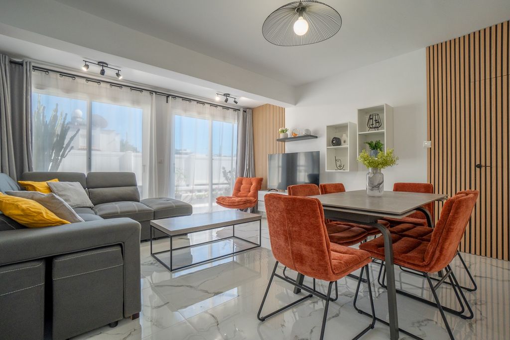 Property photo 2 of 33