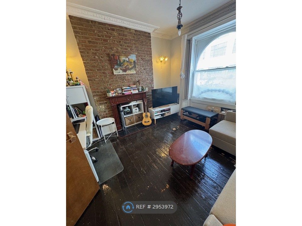 Property photo 1 of 31 Lounge