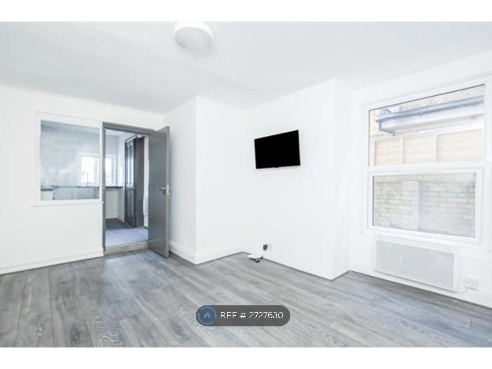 Property photo 1 of 3 Studio Area