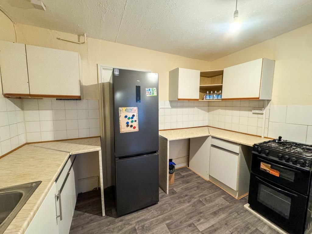 Property photo 3 of 7 Kitchen