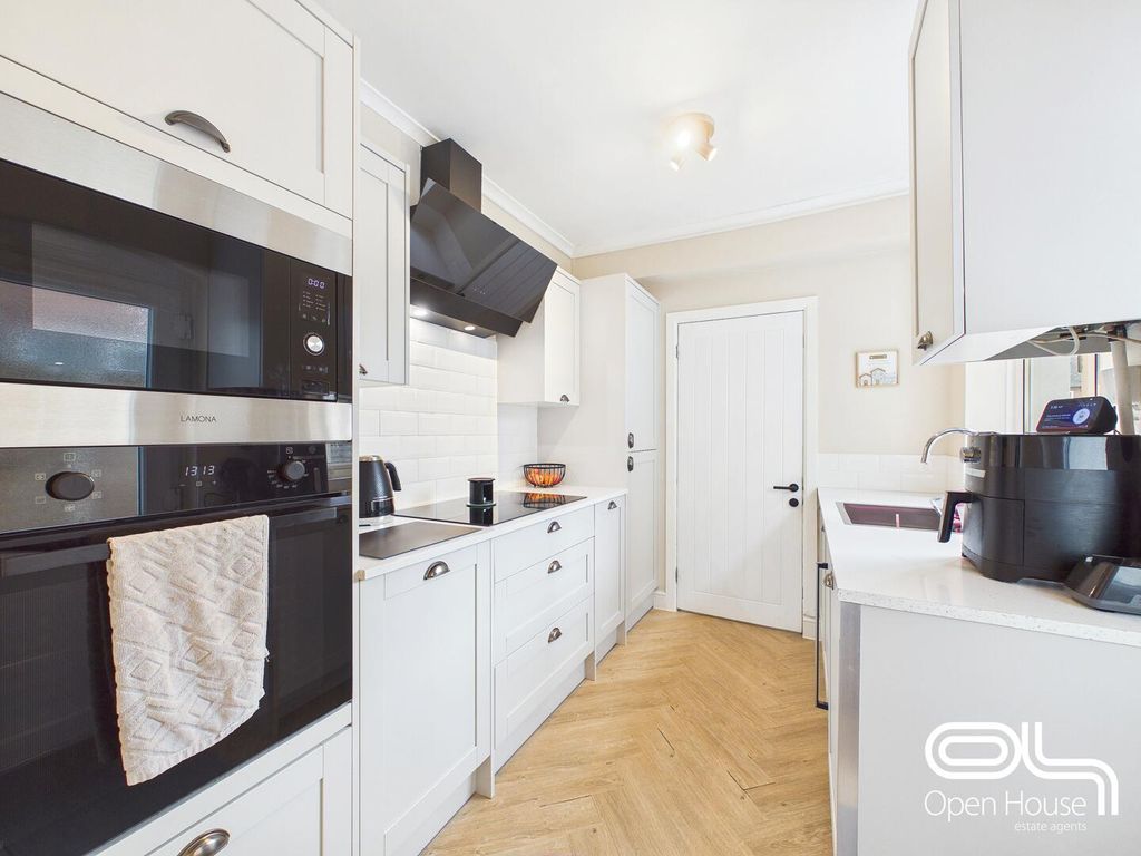 Property photo 3 of 13 Kitchen