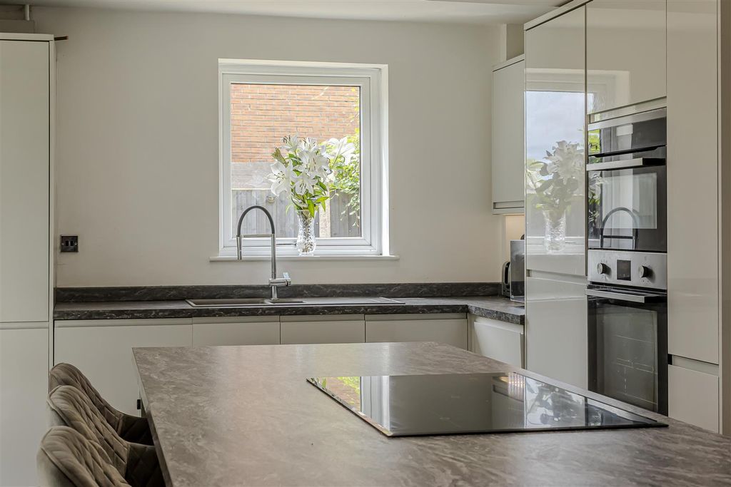 Property photo 3 of 40 Kitchen Diner