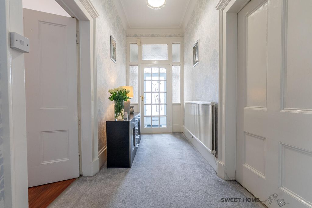 Property photo 2 of 45 Hallway