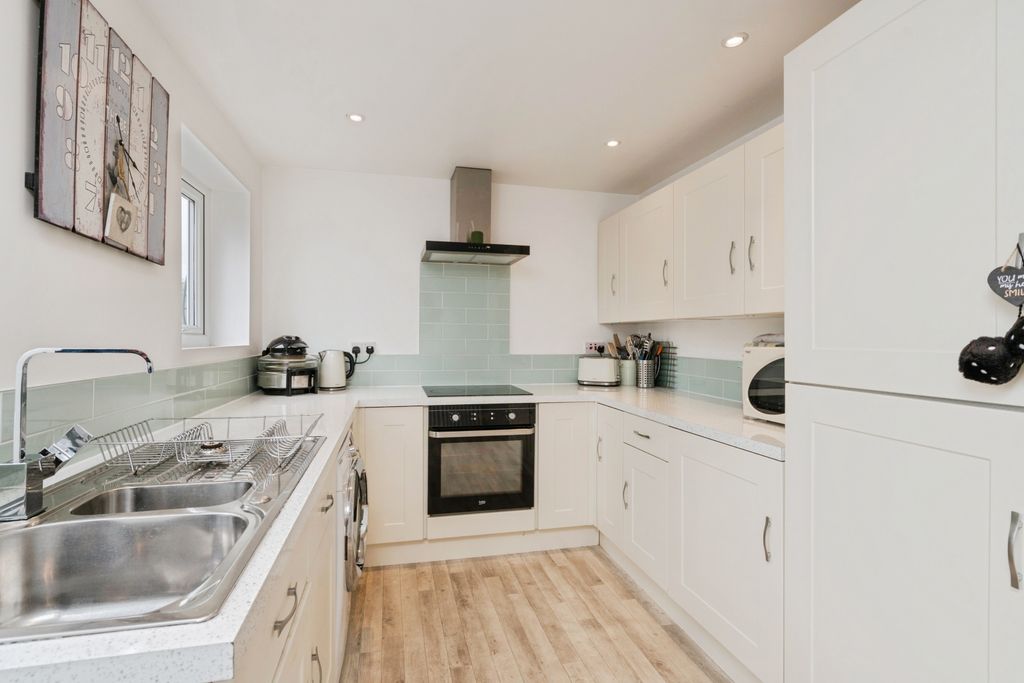 Property photo 1 of 15 Kitchen