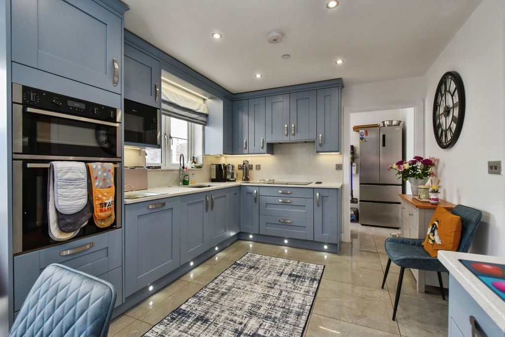 Property photo 3 of 20 Pbox-Img.Jpg