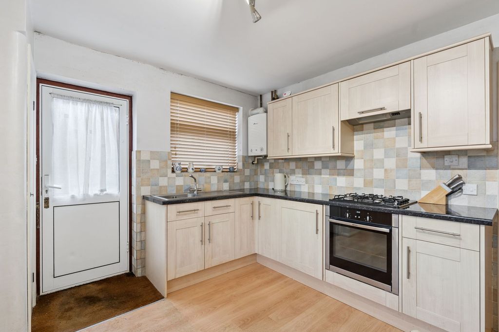 Property photo 2 of 27