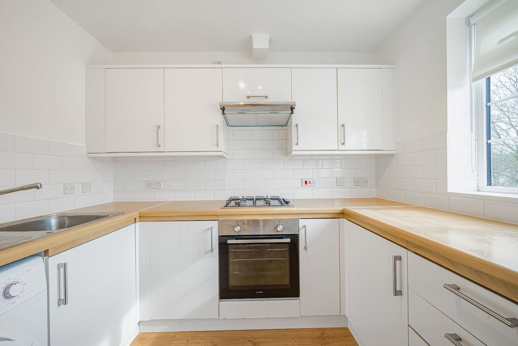 Property photo 2 of 9 Kitchen