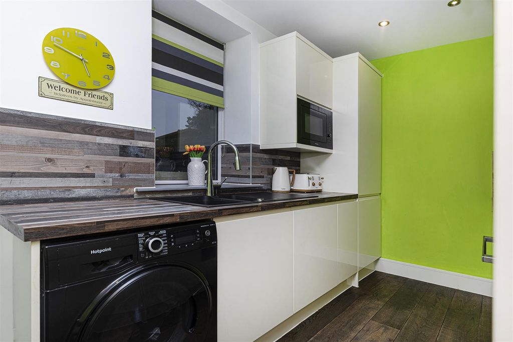 Property photo 3 of 36 Dining Kitchen