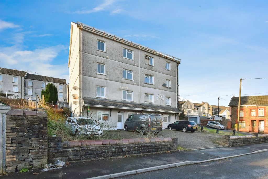 Property photo 3 of 18