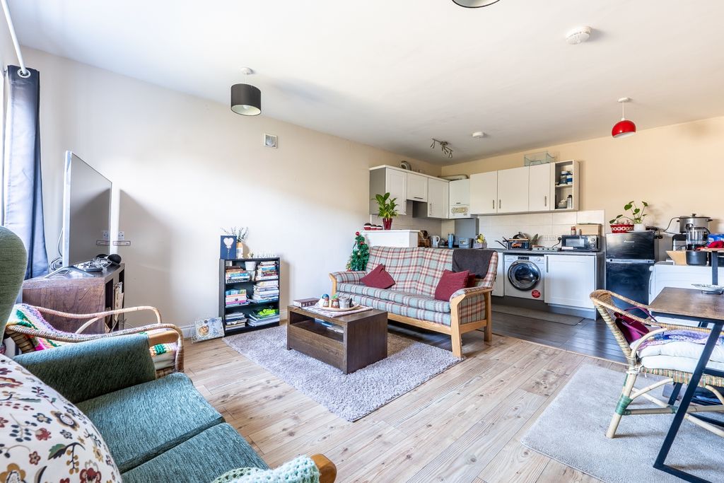 Property photo 3 of 12 Dsc01814-Hdr