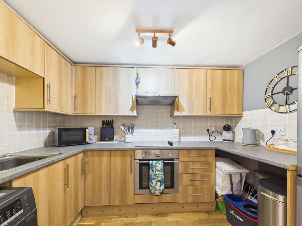 Property photo 3 of 11 Kitchen