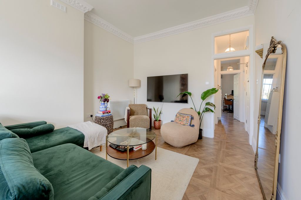 Property photo 2 of 8 4@42 Sinclair Rd-1637.Jpg