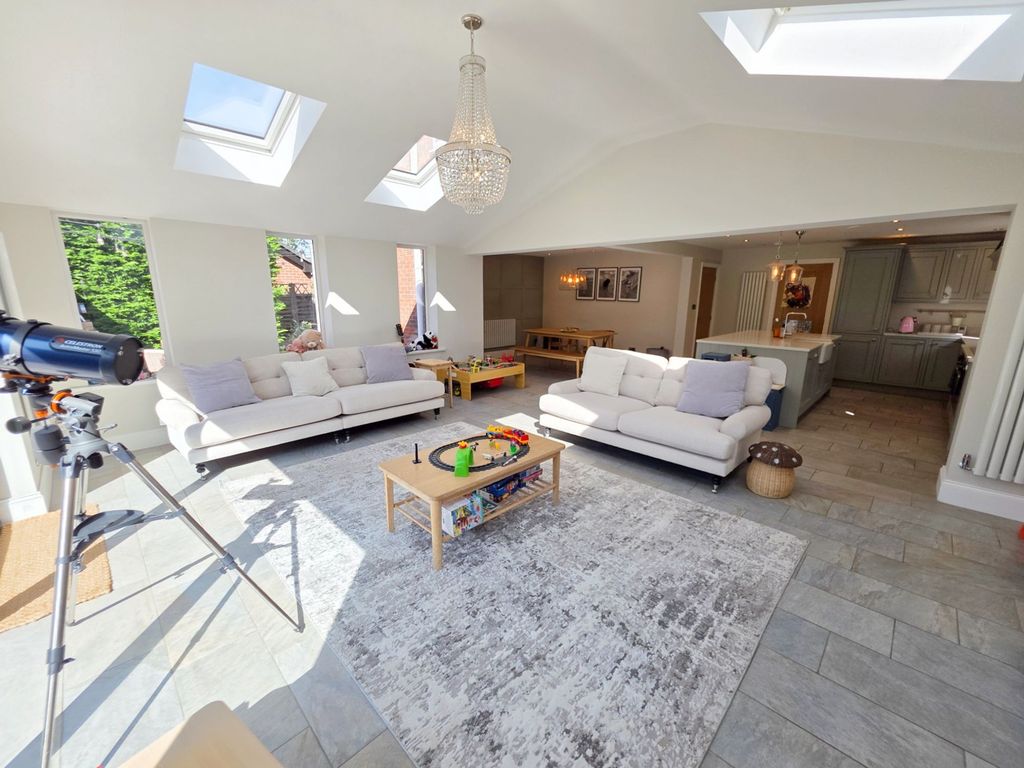 Property photo 2 of 30