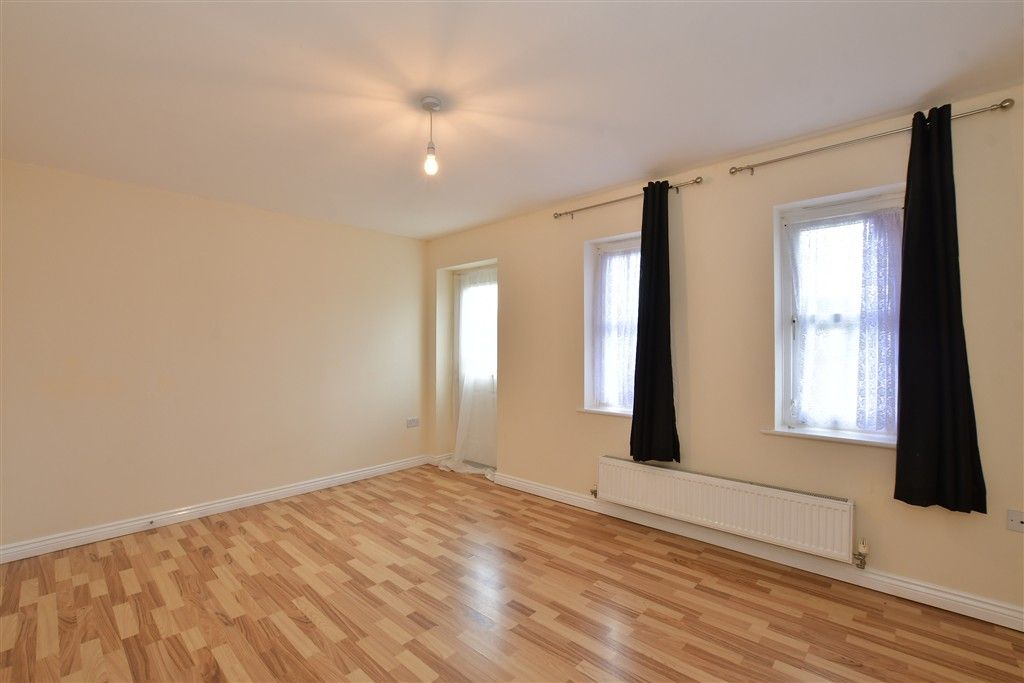 Property photo 3 of 10 Lounge/Dining Room