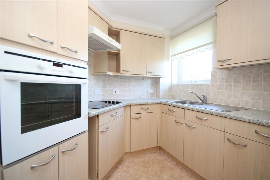 Property photo 3 of 14 Kitchen