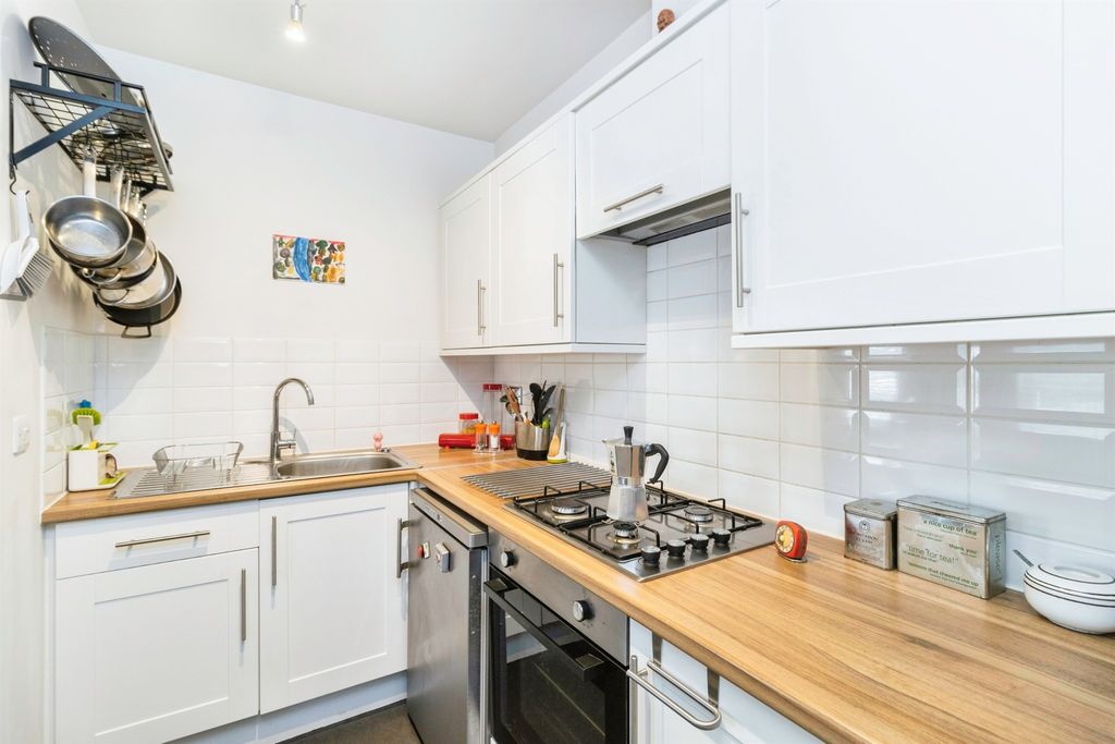 Additional image 8 of 2 bed flat for saleHigh Street, Dawlish EX7